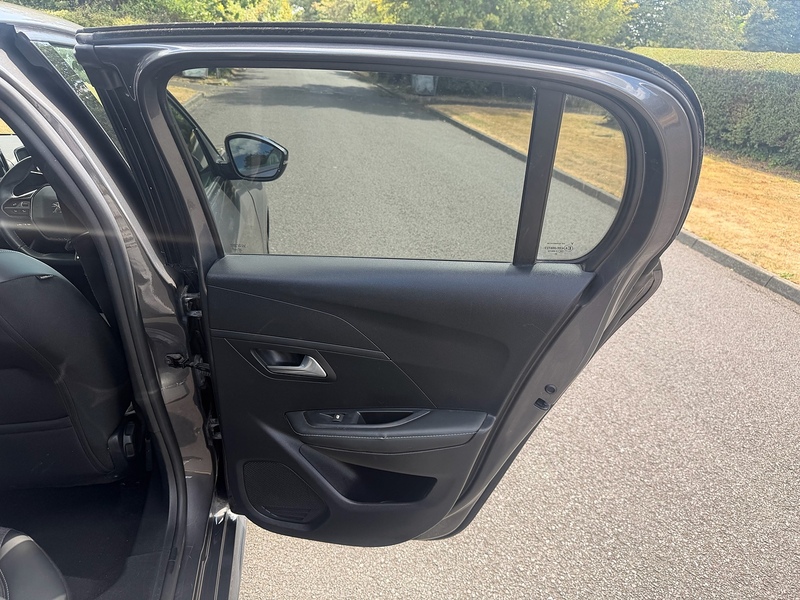 Peugeot PureTech Allure Premium + Hatchback 1.2 Manual Petrol