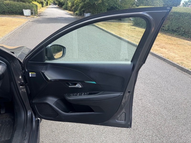 Peugeot PureTech Allure Premium + Hatchback 1.2 Manual Petrol