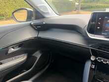 Peugeot 208 PureTech Allure Premium + 