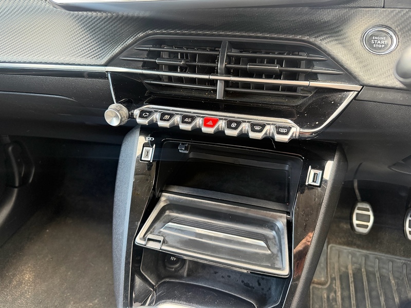 Peugeot PureTech Allure Premium + Hatchback 1.2 Manual Petrol