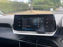 Peugeot 208 PureTech Allure Premium + 