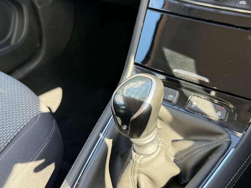 Vauxhall Turbo Design SUV 1.2 Manual Petrol