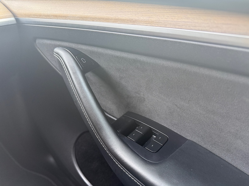 Tesla Long Range SUV 0.0 Automatic Electric