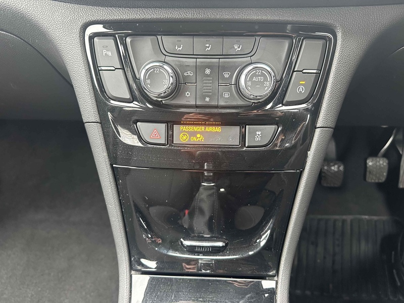 Vauxhall i Turbo ecoTEC Design Nav SUV 1.4 Manual Petrol