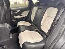 Jaguar F-PACE D180 R-Sport 