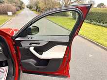 Jaguar F-PACE D180 R-Sport 