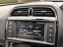 Jaguar F-PACE D180 R-Sport 