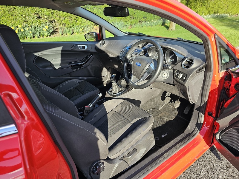 Ford T EcoBoost Zetec Hatchback 1.0 Manual Petrol