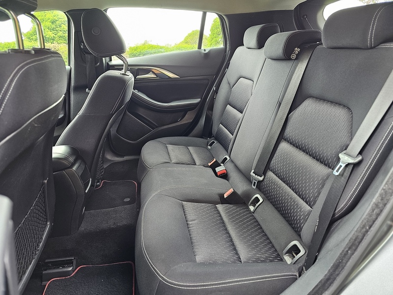 Infiniti T SE Hatchback 1.6 Manual Petrol