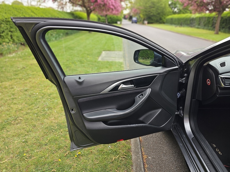 Infiniti T SE Hatchback 1.6 Manual Petrol