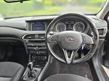 Infiniti Q30 T SE 