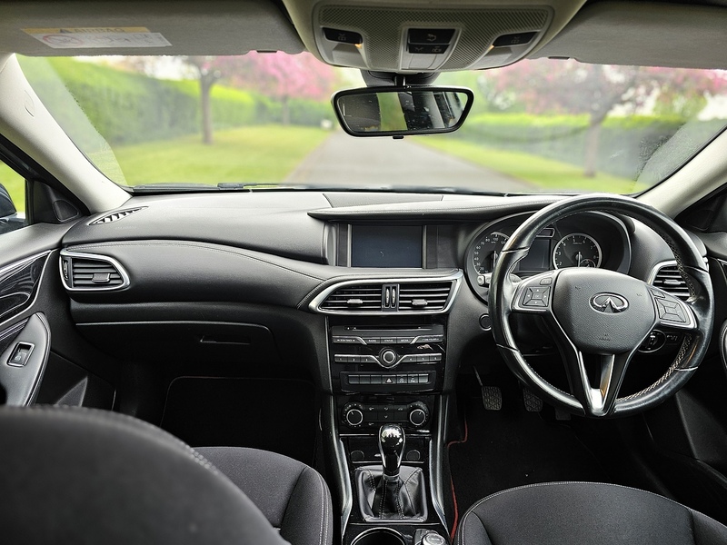 Infiniti T SE Hatchback 1.6 Manual Petrol