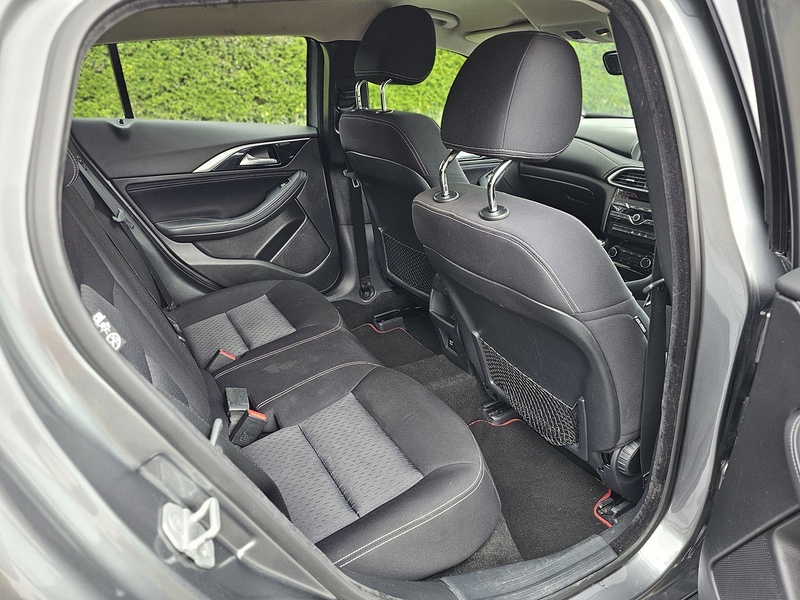 Infiniti T SE Hatchback 1.6 Manual Petrol