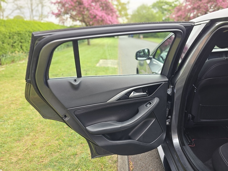 Infiniti T SE Hatchback 1.6 Manual Petrol