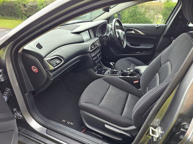 Infiniti T SE Hatchback 1.6 Manual Petrol
