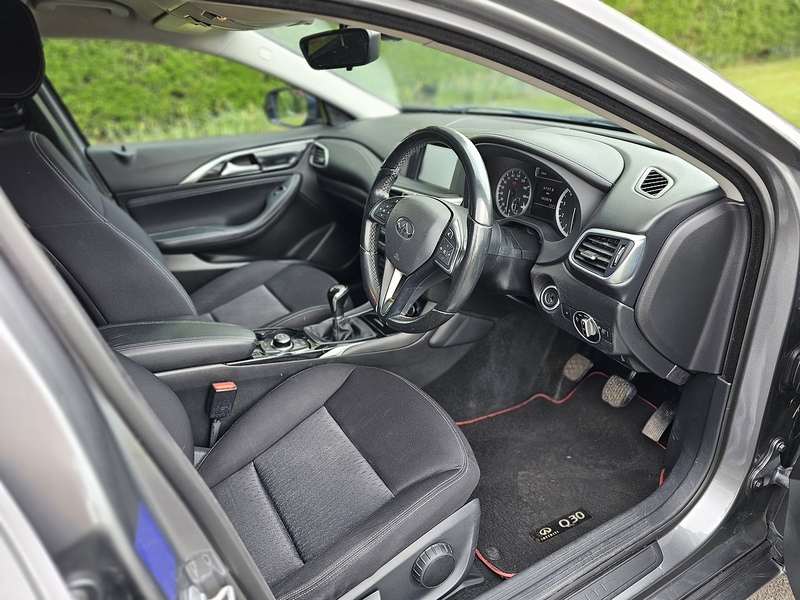 Infiniti T SE Hatchback 1.6 Manual Petrol