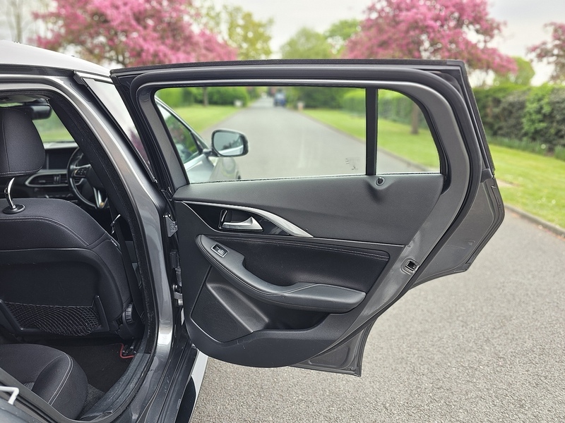 Infiniti T SE Hatchback 1.6 Manual Petrol