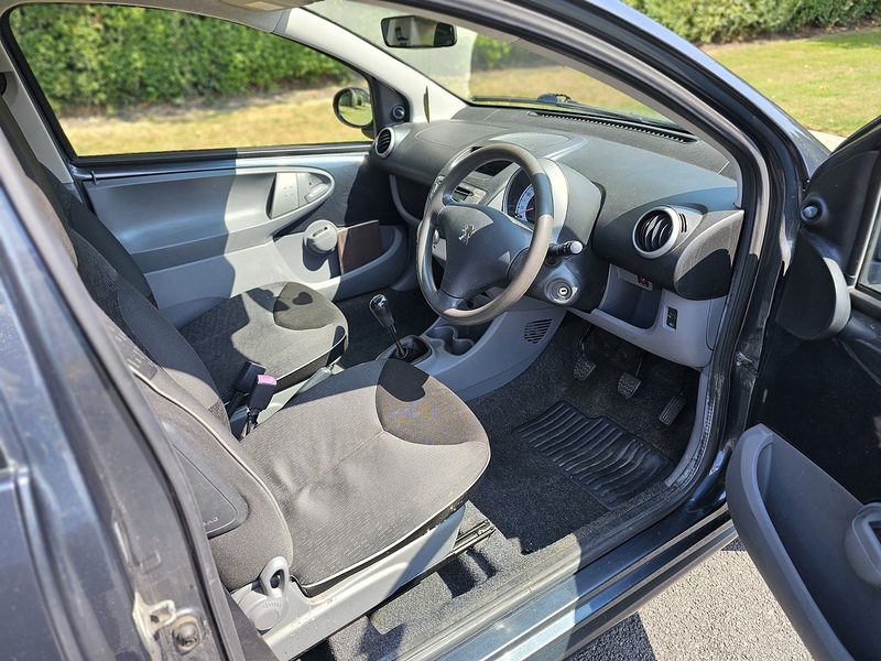 Peugeot Urban Hatchback 1.0 Manual Petrol