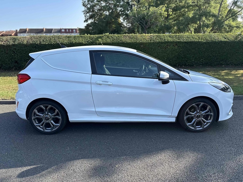 Ford T EcoBoost MHEV Sport Car Derived Van 1.0 Manual Petrol