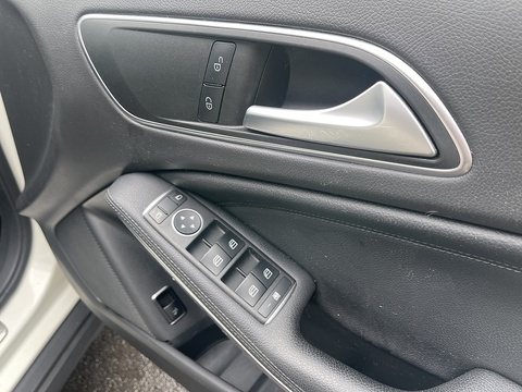 1.6 GLA200 SE (Executive) SUV 5dr Petrol Manual Euro 6 (s/s) (156 ps)