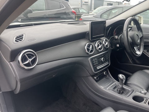 1.6 GLA200 SE (Executive) SUV 5dr Petrol Manual Euro 6 (s/s) (156 ps)