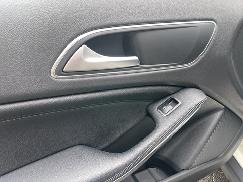 1.6 GLA200 SE (Executive) SUV 5dr Petrol Manual Euro 6 (s/s) (156 ps)