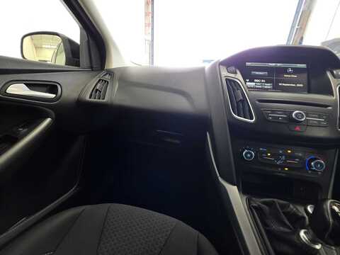 1.5 TDCi Zetec Hatchback 5dr Diesel Manual Euro 6 (s/s) (120 ps)