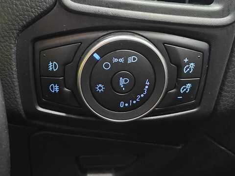 1.5 TDCi Zetec Hatchback 5dr Diesel Manual Euro 6 (s/s) (120 ps)