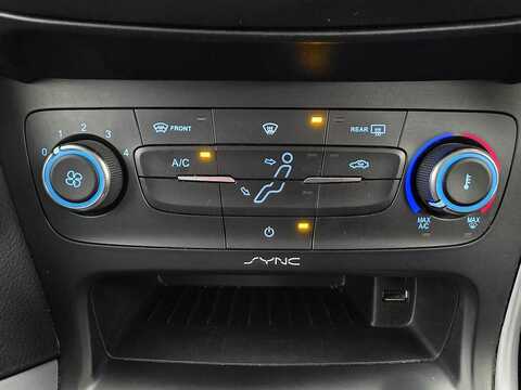 1.5 TDCi Zetec Hatchback 5dr Diesel Manual Euro 6 (s/s) (120 ps)