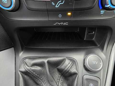 1.5 TDCi Zetec Hatchback 5dr Diesel Manual Euro 6 (s/s) (120 ps)