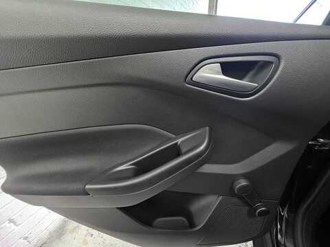 1.5 TDCi Zetec Hatchback 5dr Diesel Manual Euro 6 (s/s) (120 ps)