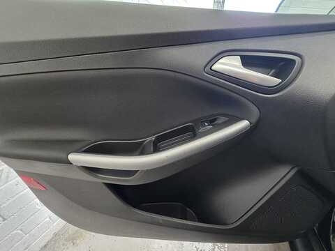 1.5 TDCi Zetec Hatchback 5dr Diesel Manual Euro 6 (s/s) (120 ps)