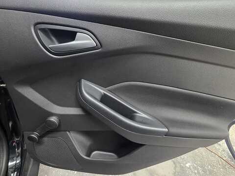 1.5 TDCi Zetec Hatchback 5dr Diesel Manual Euro 6 (s/s) (120 ps)