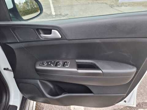 1.6 GDi 1 SUV 5dr Petrol Manual Euro 6 (130 bhp)