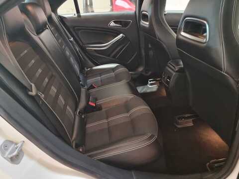 2.1 CLA200d Sport Coupe 4dr Diesel 7G-DCT Euro 6 (s/s) (136 ps)