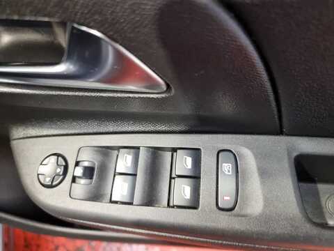 1.2 Turbo SRi Nav Premium Hatchback 5dr Petrol Manual Euro 6 (s/s) (100 ps)