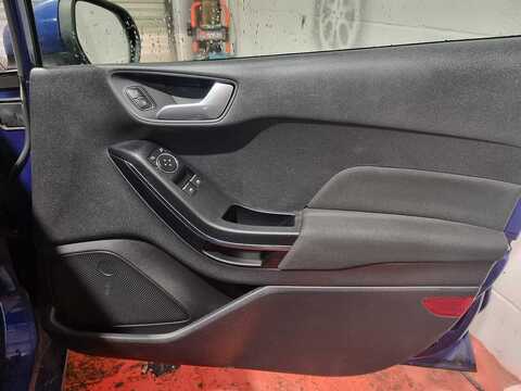 1.0 EcoBoost Zetec Navigation 1.0 5dr Hatchback Manual Petrol