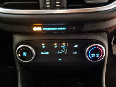 1.0 EcoBoost Zetec Navigation 1.0 5dr Hatchback Manual Petrol