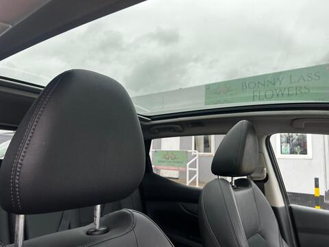 dCi Tekna Glass Roof Pack 1.5 5dr SUV Manual Diesel