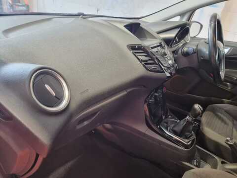 1.25 Zetec Hatchback 3dr Petrol Manual Euro 5 (82 ps)