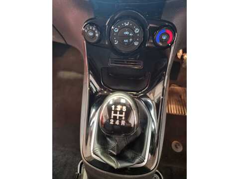 1.25 Zetec Hatchback 3dr Petrol Manual Euro 5 (82 ps)