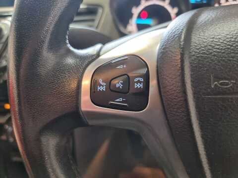 1.25 Zetec Hatchback 3dr Petrol Manual Euro 5 (82 ps)