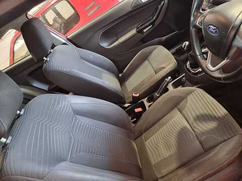 1.25 Zetec Hatchback 3dr Petrol Manual Euro 5 (82 ps)