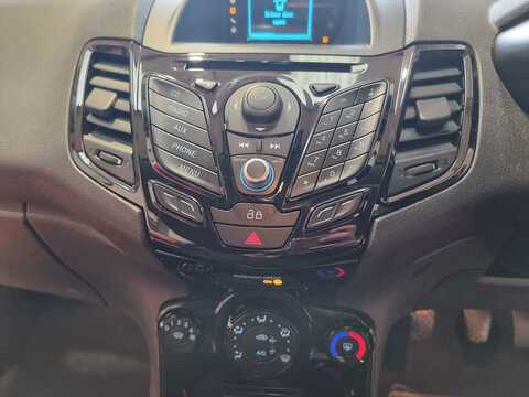 1.25 Zetec Hatchback 3dr Petrol Manual Euro 5 (82 ps)