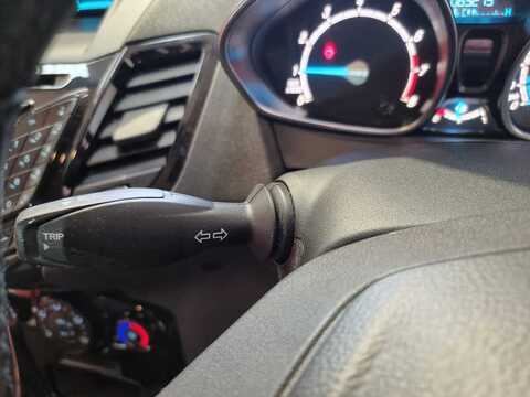 1.25 Zetec Hatchback 3dr Petrol Manual Euro 5 (82 ps)