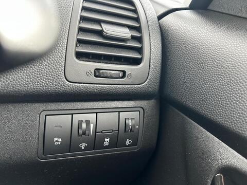 1.6 Active Hatchback 5dr Petrol Auto Euro 5 (123 bhp)