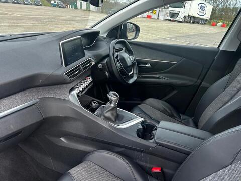1.2 PureTech Allure SUV 5dr Petrol Manual Euro 6 (s/s) (130 ps)
