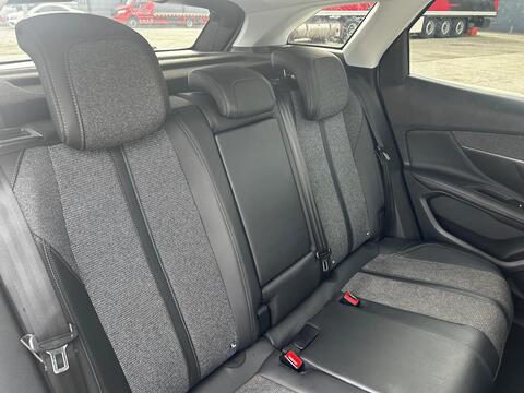 1.2 PureTech Allure SUV 5dr Petrol Manual Euro 6 (s/s) (130 ps)