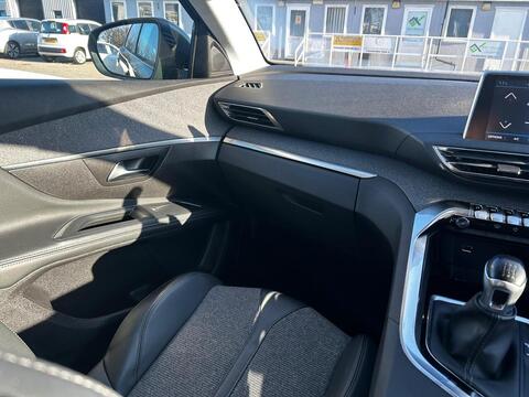 1.2 PureTech Allure SUV 5dr Petrol Manual Euro 6 (s/s) (130 ps)