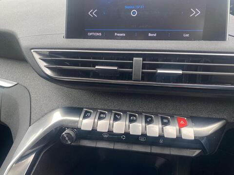1.2 PureTech Allure SUV 5dr Petrol Manual Euro 6 (s/s) (130 ps)